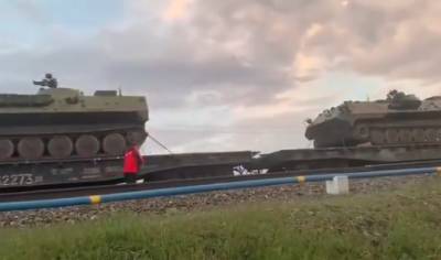 Появились новые видео переброски военной техники РФ возле украинской границы