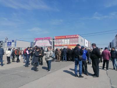 На оцепленном рынке под Ростовом начали работать судебные приставы