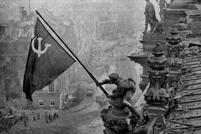 Георгий Жуков - Иван Конев - День в истории. 2 мая 1945 года советские войска взяли Берлин – Учительская газета - ug.ru - Берлин