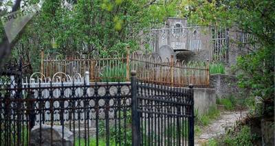 Полиция контролирует входы на кладбища по всей Грузии