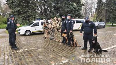 Нацполиция взяла под охрану Куликово поле в Одессе (ФОТОрепортаж)
