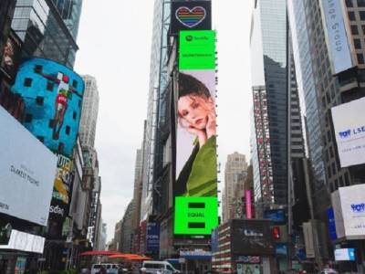 Уральская певица украсила рекламу на Таймс-сквер в Нью Йорке