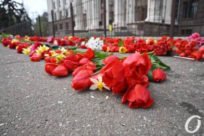 Годовщина одесской трагедии: на Куликовом поле возложили цветы (фоторепортаж)