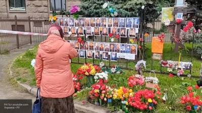 Акция радикалов провалилась: одесситы массово несут цветы к Дому профсоюзов