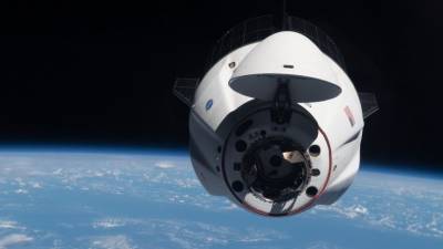 Космический корабль Crew Dragon с четырьмя астронавтами вернулся на Землю — видео