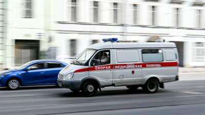 Один человек погиб, трое пострадали в ДТП с фургоном под Петербургом
