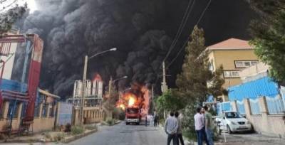 На заводе в Куме под Тегераном взрывы и пожар, четверо пожарных пострадали - Видео 02.05.2021 - ТЕЛЕГРАФ