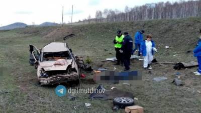 Три человека погибли при опрокидывании автомобиля в Башкирии
