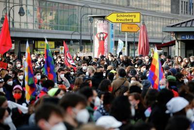 В Берлине на первомайской демонстрации задержали более 200 человек