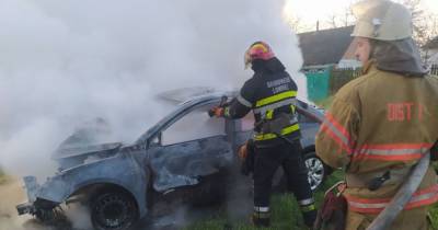 В Киевской области произошло смертельное ДТП: автомобиль столкнулся с деревом и загорелся