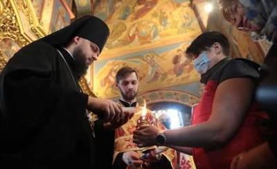 В главный собор ПЦУ в Киеве доставили благодатный огонь