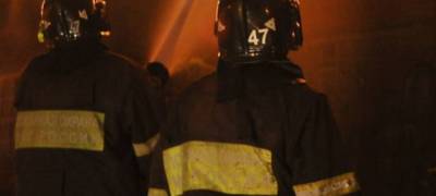 Десять пожарных тушили загоревшееся техническое помещение на окраине Петрозаводска