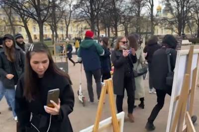 В Санкт-Петербурге задержали художников на несогласованной выставке в поддержку политзаключенных