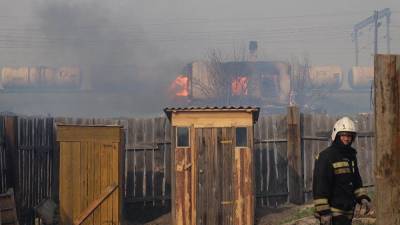 В Кургане загорелись заброшенные дачи на шоссе Тюнина