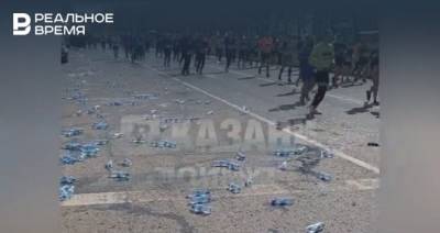 Казанцы жалуются в соцсети на забросанные на дороге бутылки во время Казанского марафона