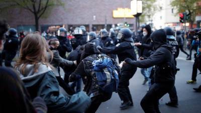 На первомайских демонстрациях в Берлине задержали более 300 человек