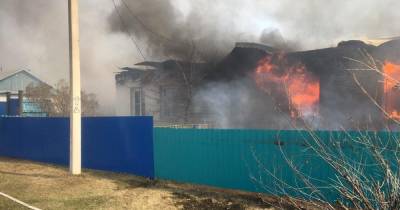 Пожар в Омской области уничтожил 5 домов и хозпостройку
