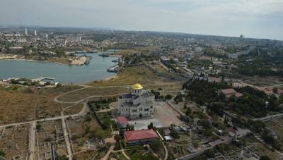 На месте разлива нефтепродуктов в Севастополе начался сбор проб