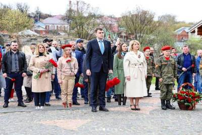 Глава Серпухова и спортсмены почтили память павших героев