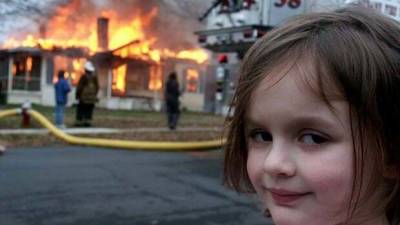 Отец снял 4-летнюю дочку на фоне горящего дома и продал фото за полмиллиона