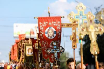 В Астрахани провели необычный крестный ход