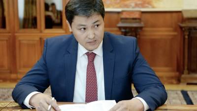 Премьер Киргизии пообещал восстановить разрушенные на границе дома