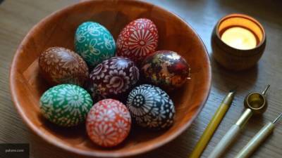 Американец рассказал, чем его впечатлила покраска пасхальных яиц в России