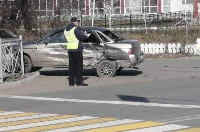 В Омске священник на Mercedes уснул за рулём и устроил ДТП