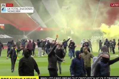 Болельщики сорвали матч между Манчестер Юнайтед и Ливерпулем
