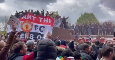 Игру "Манчестер Юнайтед" против "Ливерпуля" перенесли из-за протеста болельщиков