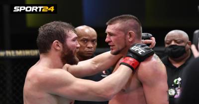 Магомед Анкалаев - Молдаванин из UFC схватил соперника за шею на дуэли взглядов. Бой Куцелабы и Джейкоби закончился ничьей и объятьями - sport24.ru