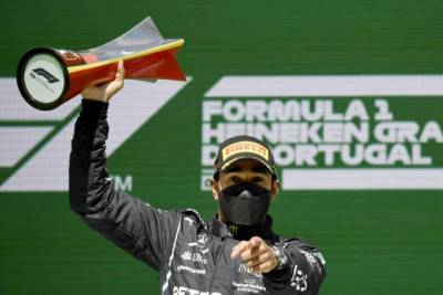 Гонщик «Мерседеса» Хэмилтон выиграл Гран-при Португалии