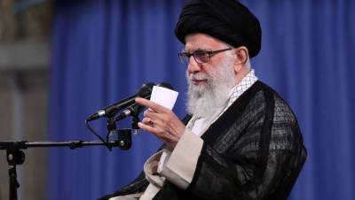 Лидер Ирана счел слова Зарифа о Сулеймани и России недопустимыми