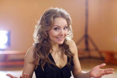 Шоптенко из "Танців з зірками" поразила внешним видом, поздравляя украинцев: "Ах, Аленка, ты такая..."