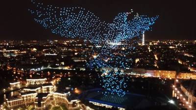 Фантастическое шоу дронов в честь открытия туристического сезона в Петербурге — трансляция