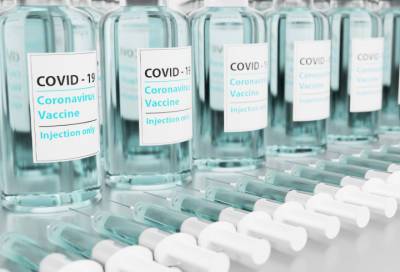 Более 630 тысяч петербуржцев вакцинировались от COVID-19