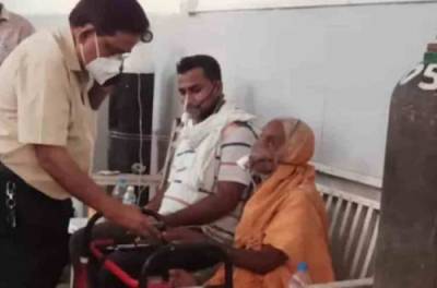 В Индии женщина с COVID "ожила" за несколько минут до кремации