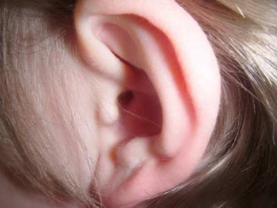 Названы симптомы рака наружного уха