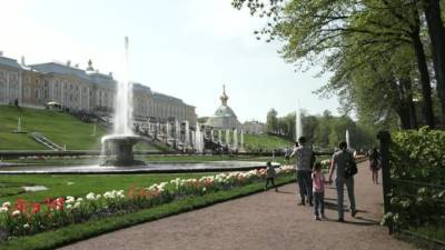 Новости на "России 24". После реставрации в Петергофе открывается Екатерининский дворец