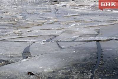 В Инте четыре человека провалились под лед