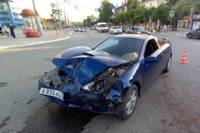 В Йошкар-Оле 18-летний парень пострадал при столкновении авто