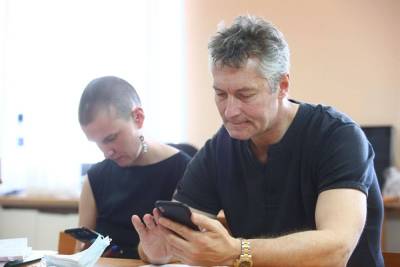 Облсуд оставил в силе решение о штрафе Ройзману за участие в акции Навального