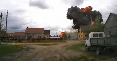 Момент падения самолёта на жилой квартал в Белоруссии попал на видео