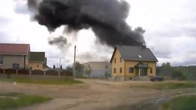 Момент крушения военного самолета в Белоруссии попал на видео