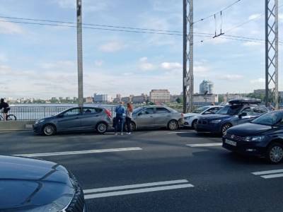 На Большеохтинском мосту произошло массовое ДТП
