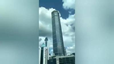 В Шэньчжэне начал раскачиваться небоскреб