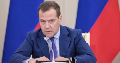 Медведев не исключил введение обязательной вакцинации от COVID-19
