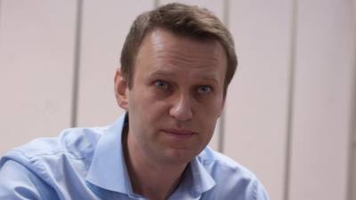 Глава ФСИН: Навальный нормально питается и имеет возможность общаться с семьей