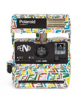 Улыбнитесь! Вас снимает самый модный фотоаппарат сезона — винтажный Polaroid Fendi