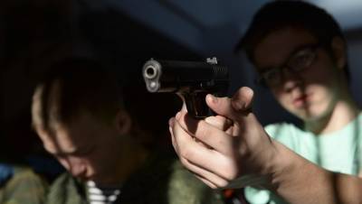 Возле петербургской школы задержали подростка со страйкбольным пистолетом